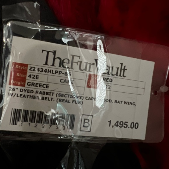 Baby It’s COLD OUTSIDE & This STUNNING red rabbit fur is the perfect for it - Picture 3 of 8